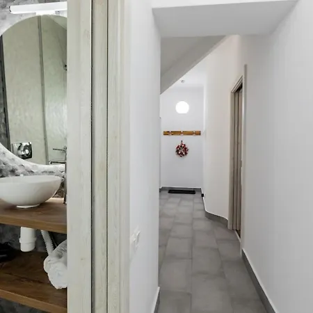 The Hidden Dream- Smarthouse *